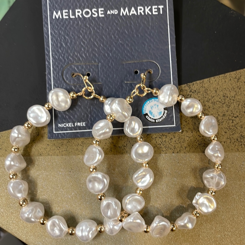 Melrose Market Pearl Hoops 13$
